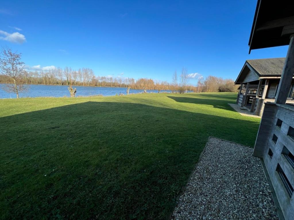 Reeds Lodge, Lake Pochard South Cerney Exterior foto